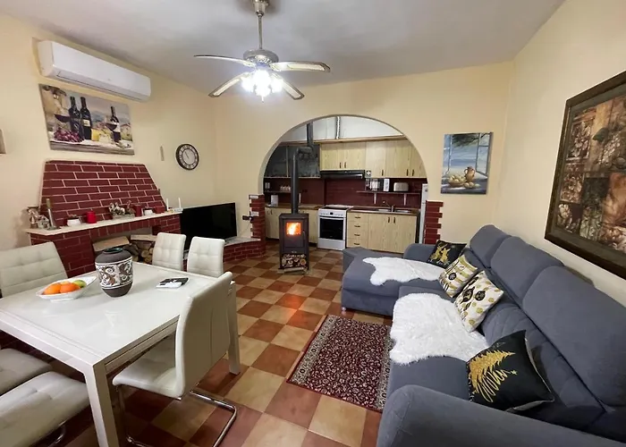 Fishta Villa And Apartments
